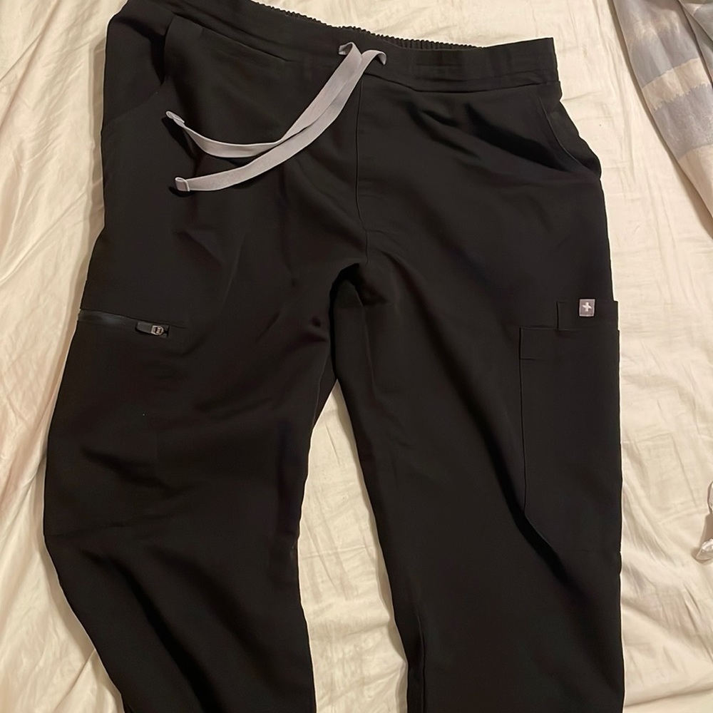 Figs black Yola skinny fit scrub pants, petite S